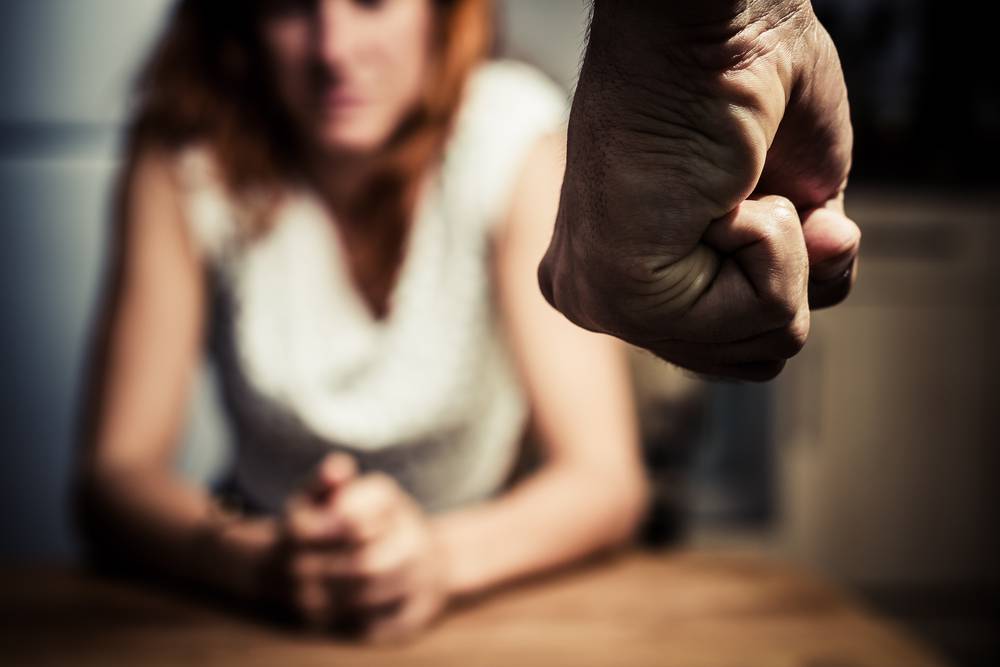 العنف الأسري: وباء آخر يتفشى في زمن الكورونا