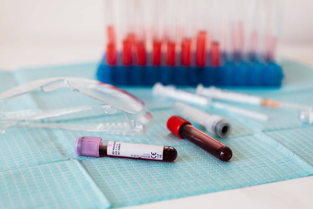 العلاج ببلازما الدم : إلى أي مدى يُمكن أن يُساعد في علاج فيروس الكورونا؟