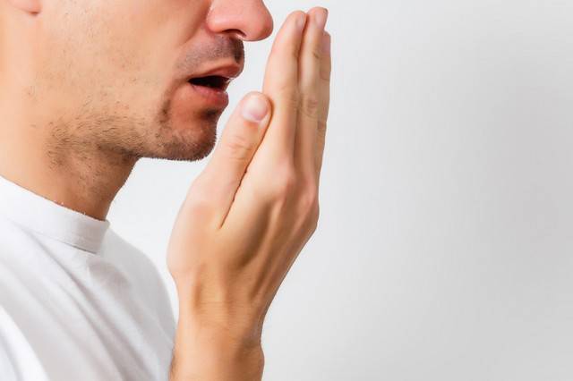 رائحة الفم الكريهة : الأسباب وطرق الوقاية